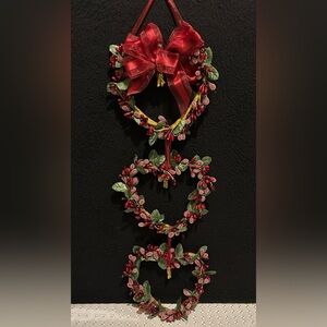 TRIPLE FLORAL RED BERRY OPEN
HEART SHAPED WALLART DECOR RED PRETTY CRANBERRY